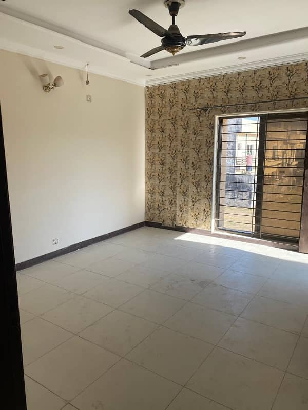 7 Malra Used House With Gas Available For Sale Prime Location 5