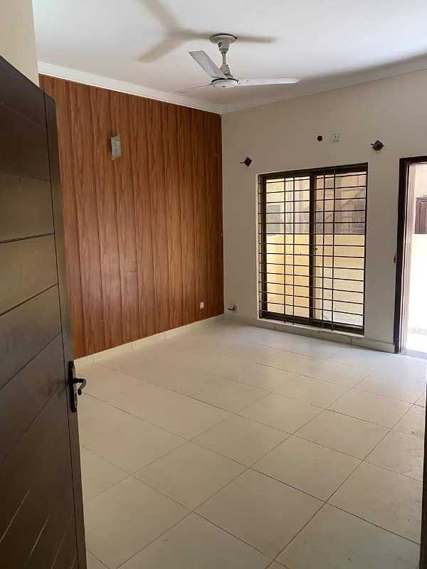 7 Malra Used House With Gas Available For Sale Prime Location 21