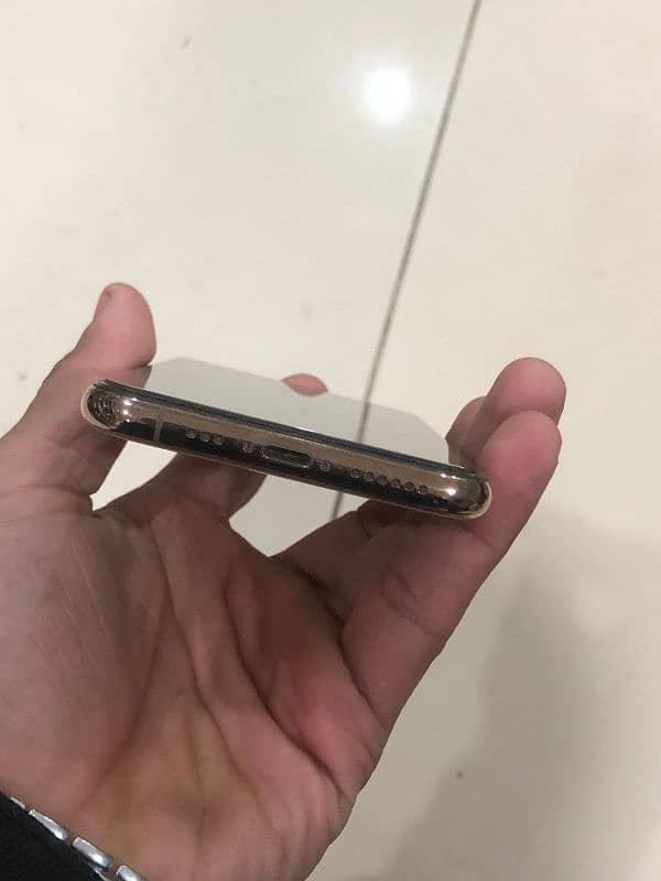 iPhone 11 pro 4