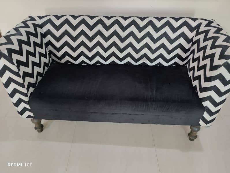 Sethi 2 seater with 2 Cushion 0