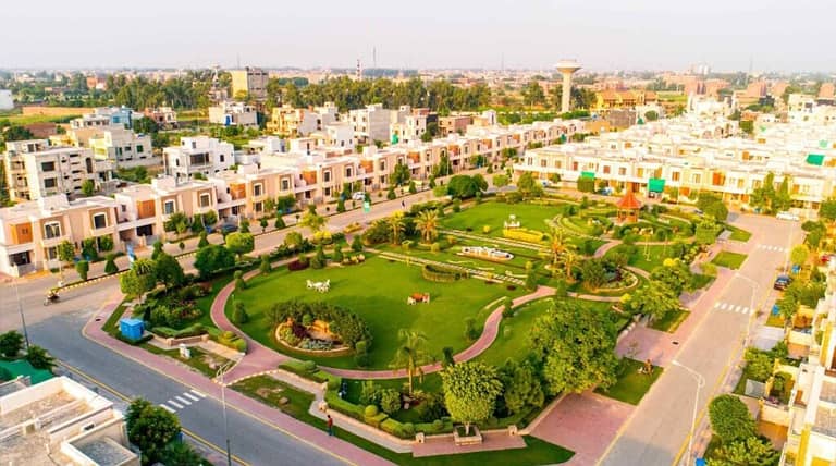 1 Kanal Low Budget Investor Rate Plot Hot And Premium Location DHA Phase 5 G Block Nears (Kindergarten School'Roots IVY International School ' Cambridge International Education ' Lahore Grammar And Beacon House School) 2