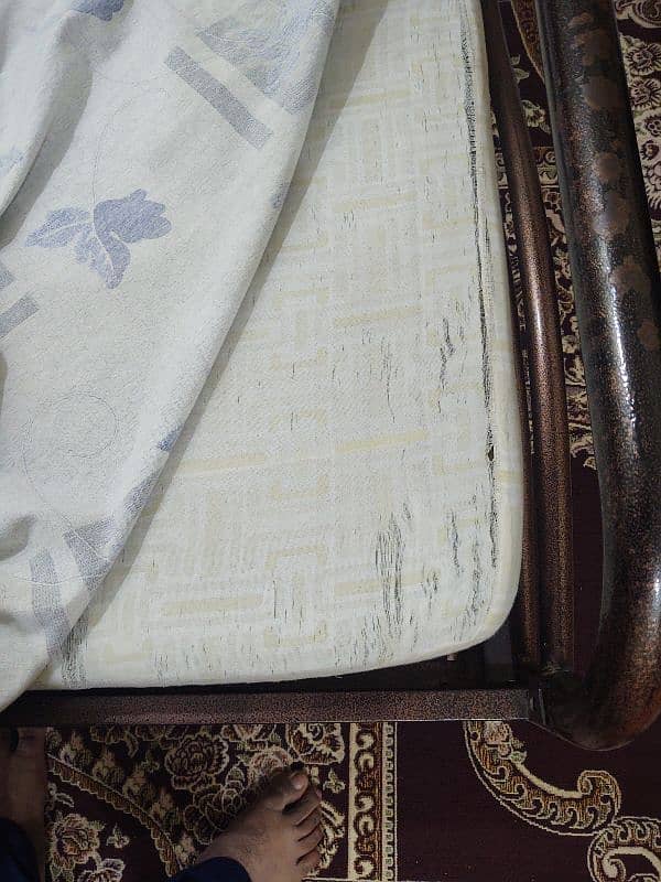 Iron bed Queen size, and 2 mattress foam good condition 3