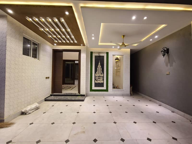 11 Marla Brand New Double Heighted Luxury House Double Story For Sale Eden Valley Society Area Boundary Wall Canal Road* Faisalabad 36