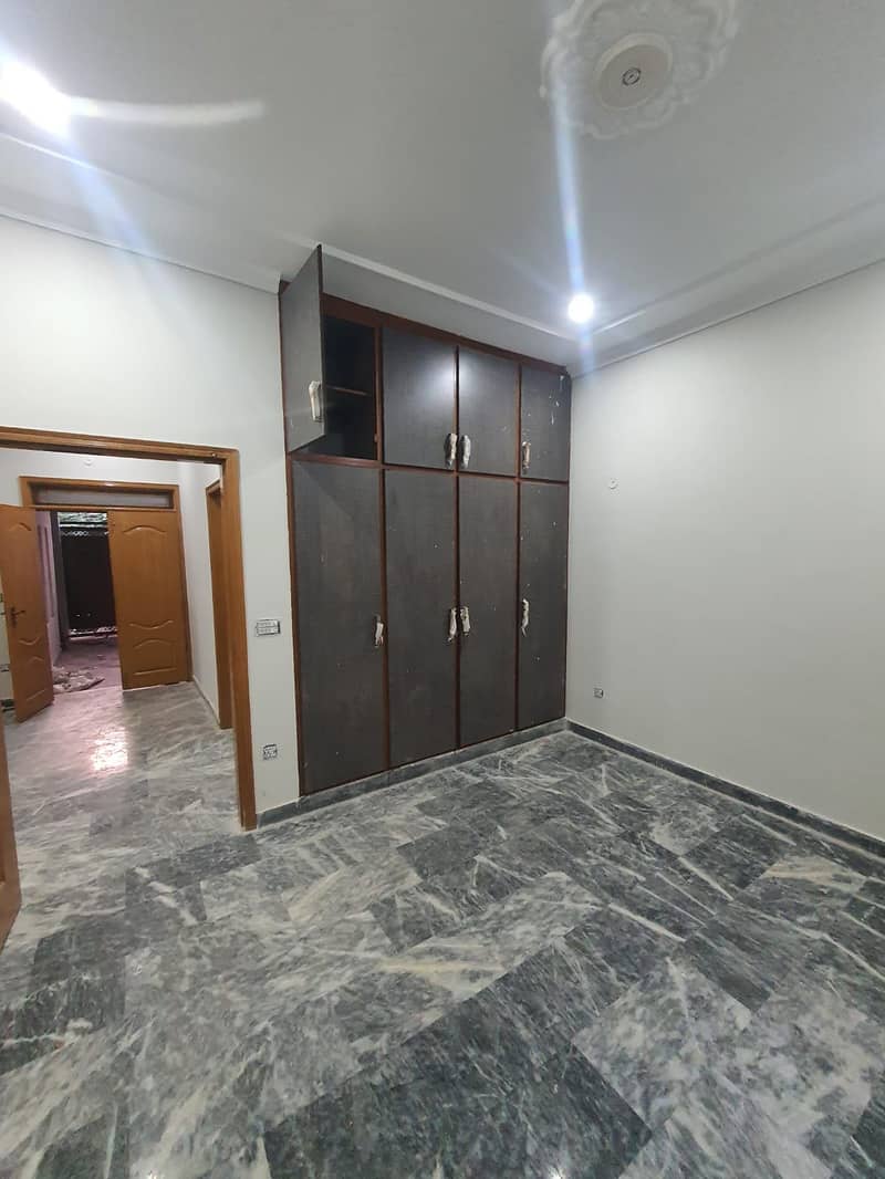 5.5 Marla House For Rent In Sultan Town 6