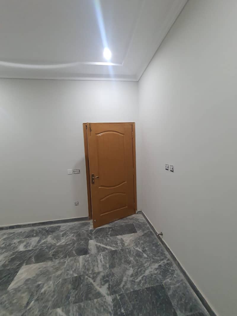 5.5 Marla House For Rent In Sultan Town 9