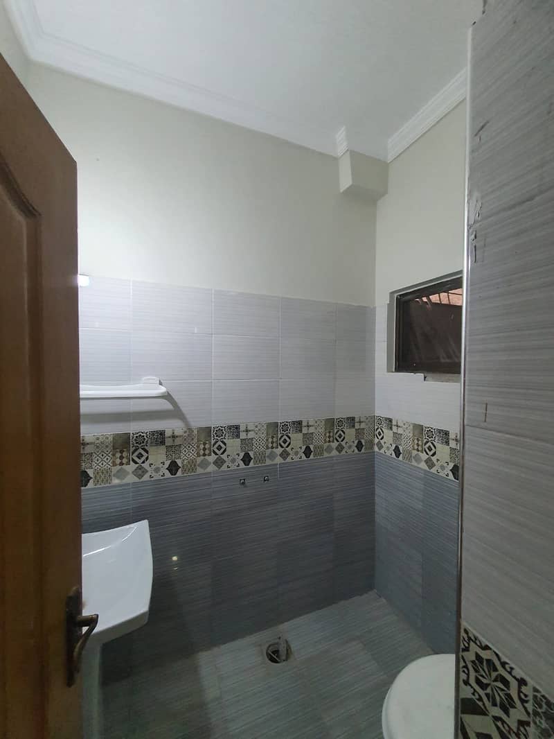 5.5 Marla House For Rent In Sultan Town 12