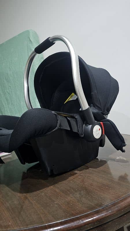 Baby Carrycot / Baby Car seat 3