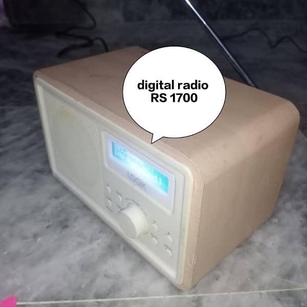 Radio 1300 SE 4000 tak hai made in Malaysia. . Hong Kong 3