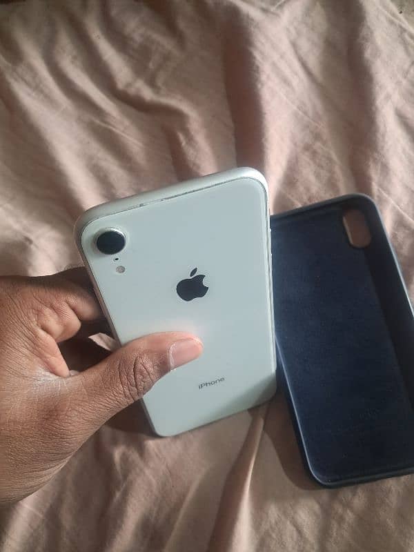 IPhone xr Dubai model H85 4