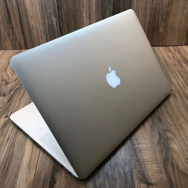 MacBook Pro (Retina, 15.4-inch, Mid 2015) 2