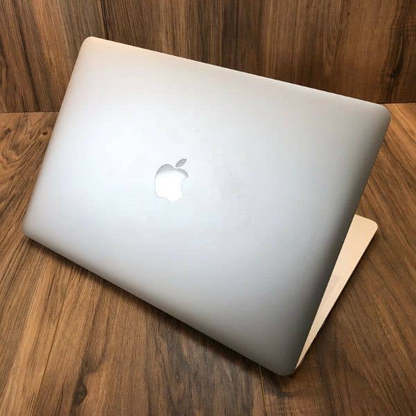 MacBook Pro (Retina, 15.4-inch, Mid 2015) 3