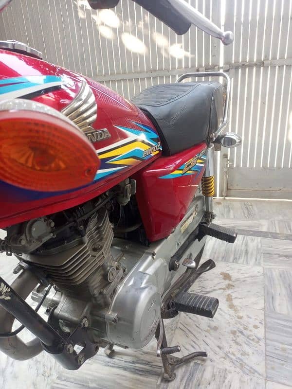 Honda 125 model 2018 lahore registered all documents complete. 4