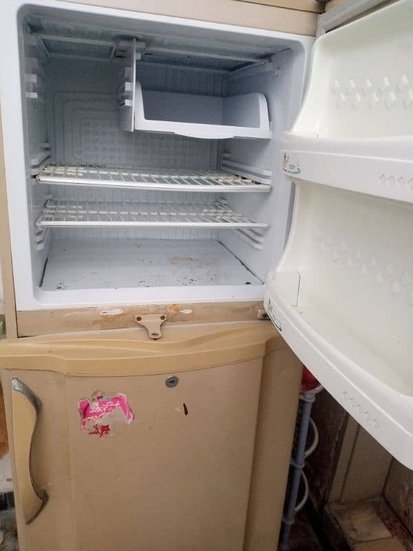 Medium Fridge PEL Company 03478692868 3