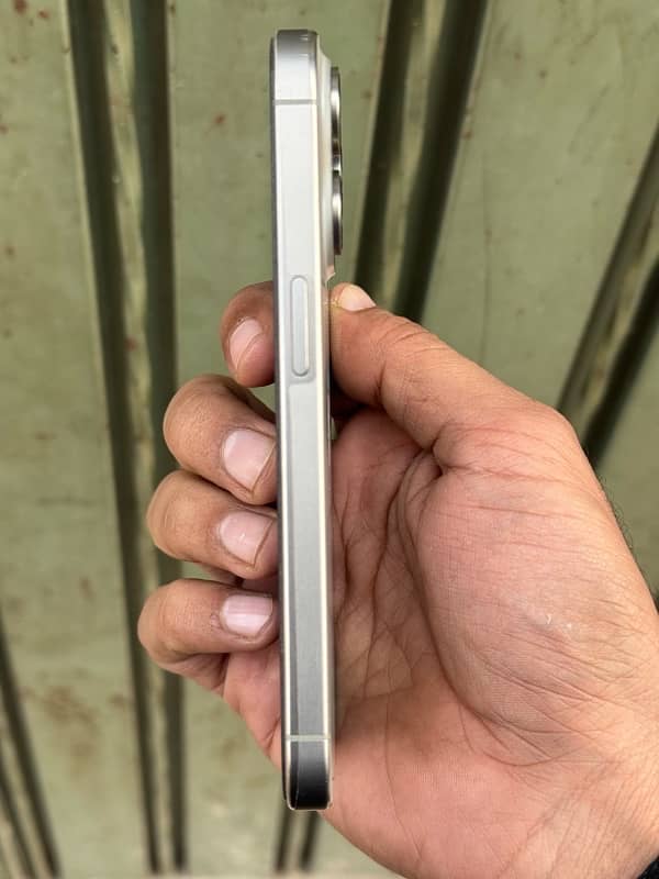 iPhone 15 Pro 512GB Factory Unlocked 3