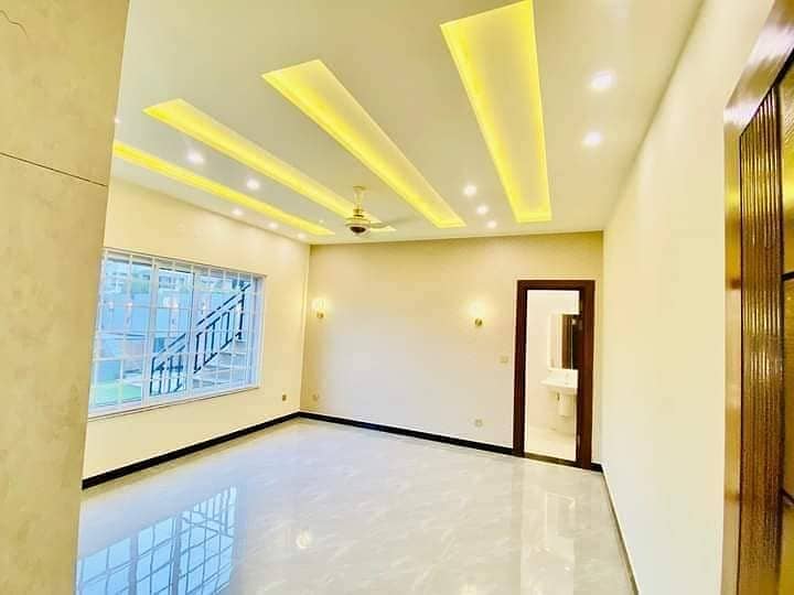 10 Marla Designer House Available For Rent 2