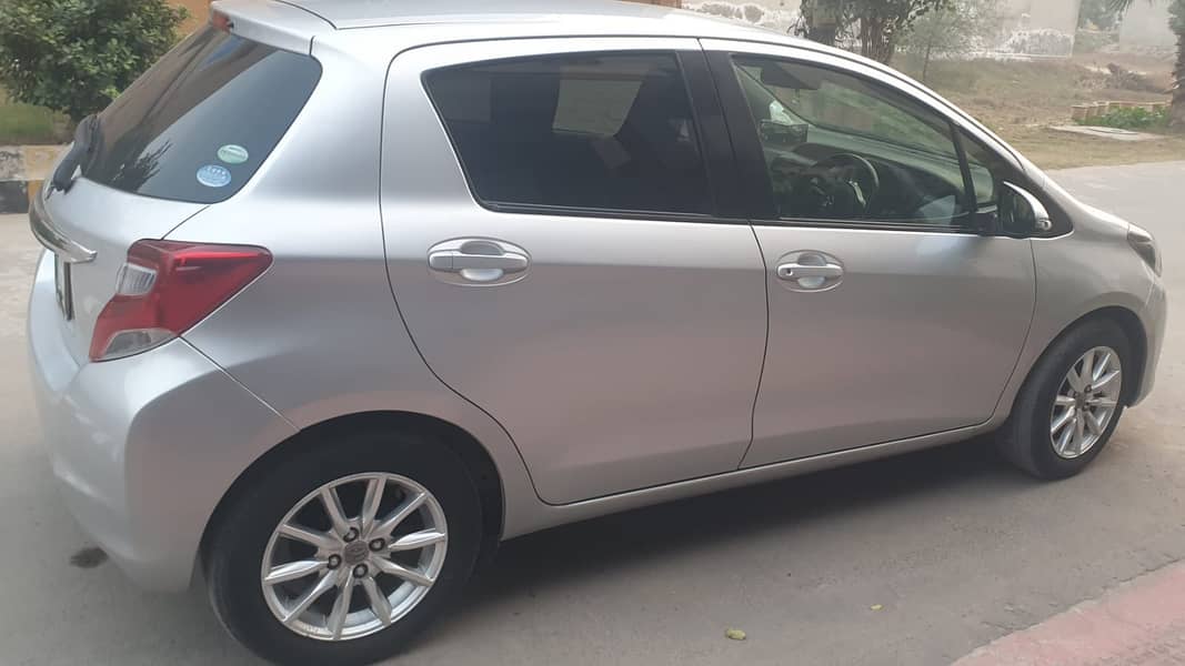 Toyota Vitz F 1.0 2015 1