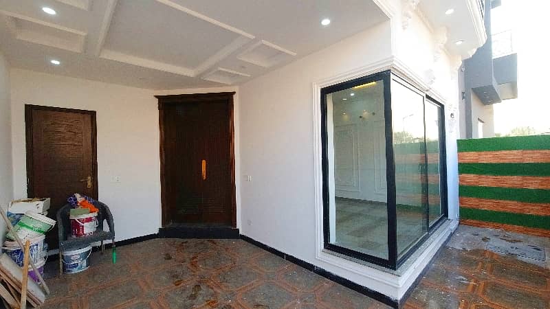 Prime Location A Centrally Located House Is Available For sale In Lahore 5