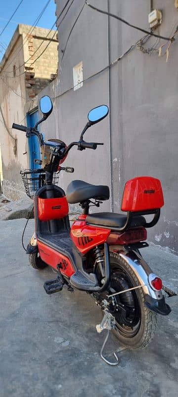 Electric bike 10/10 condition Battery life 100% ok 1