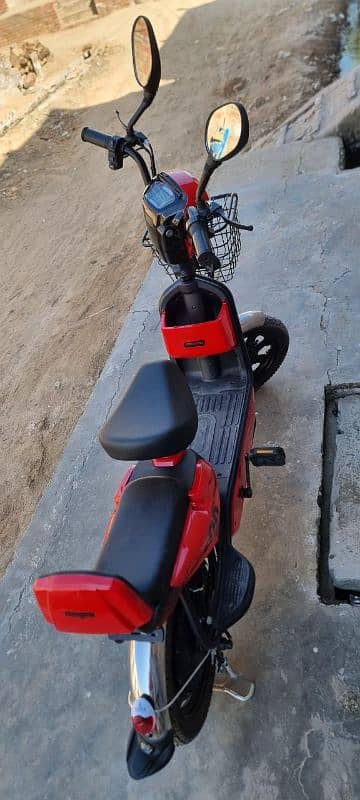 Electric bike 10/10 condition Battery life 100% ok 11