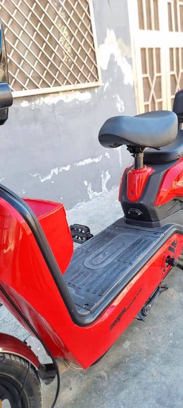 Electric bike 10/10 condition Battery life 100% ok 12