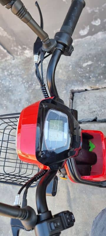 Electric bike 10/10 condition Battery life 100% ok 18