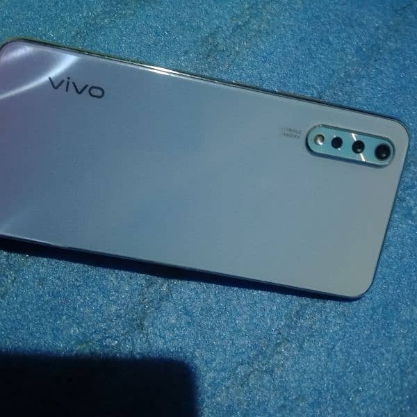 vivo s1 8/256 all ok Koy mas la nahe ha box chargar Koy nahe ha 5