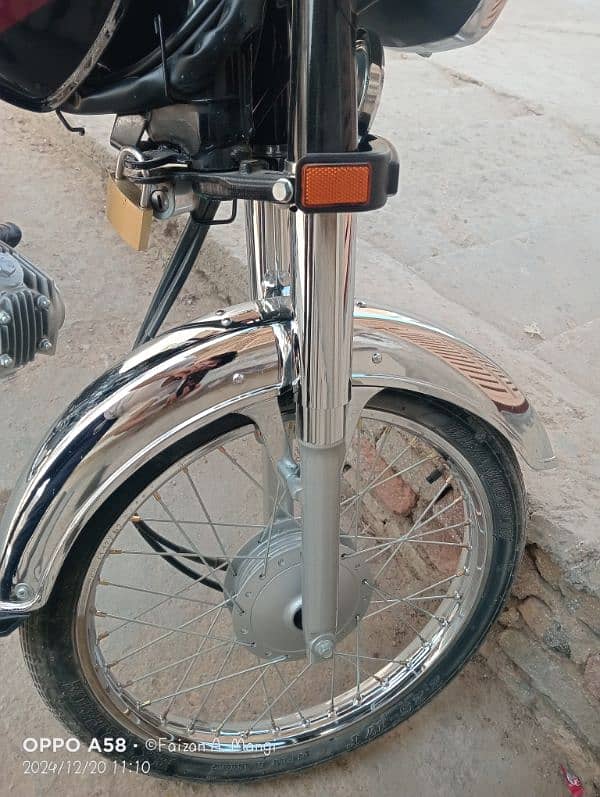 me apne bike majbore ki waja se sell kr rha hu brand new hay 2