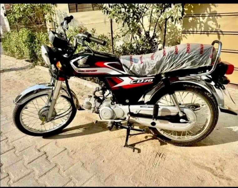 me apne bike majbore ki waja se sell kr rha hu brand new hay 3