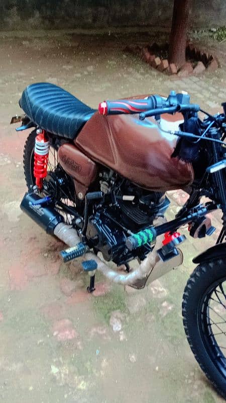 ye bike Honda 125 hai or special cafe racer mein convert ki gai hai 5