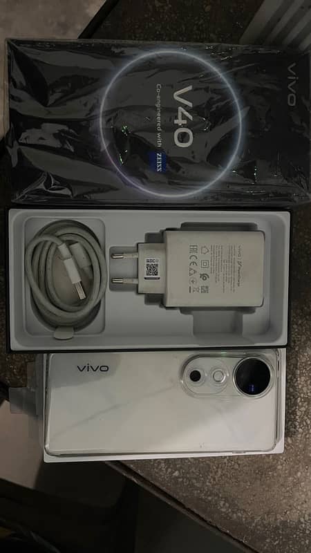 vivo v40 12/256 white color brand new set only serious buyer contact 0