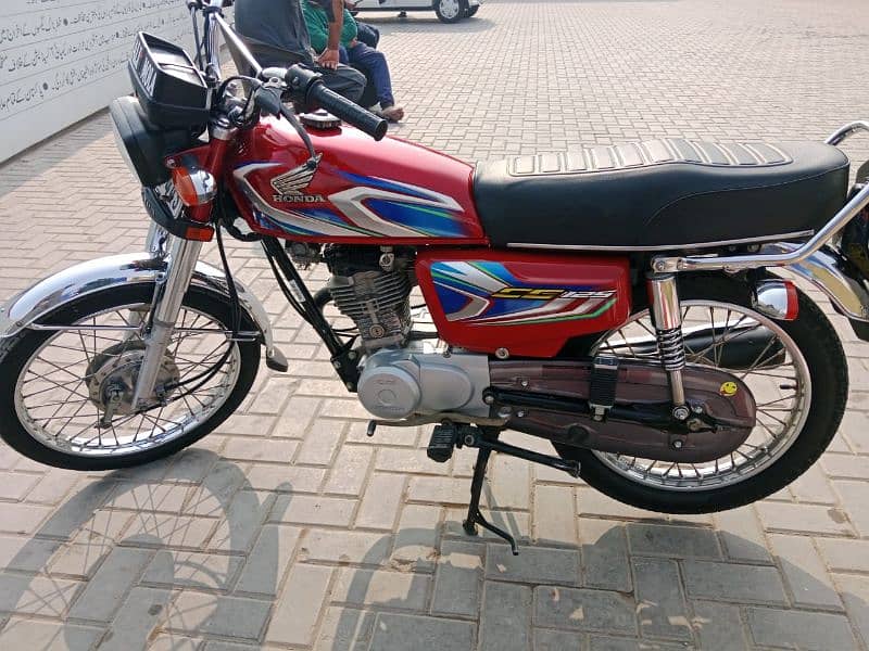 LOOK NEW HONDA 125 22 MODEL MINT CONDITION 0