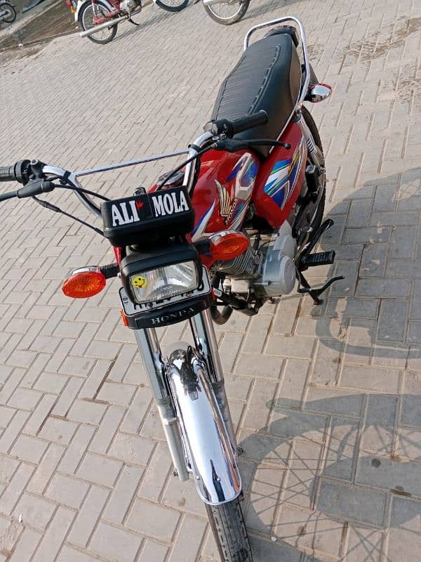 LOOK NEW HONDA 125 22 MODEL MINT CONDITION 2