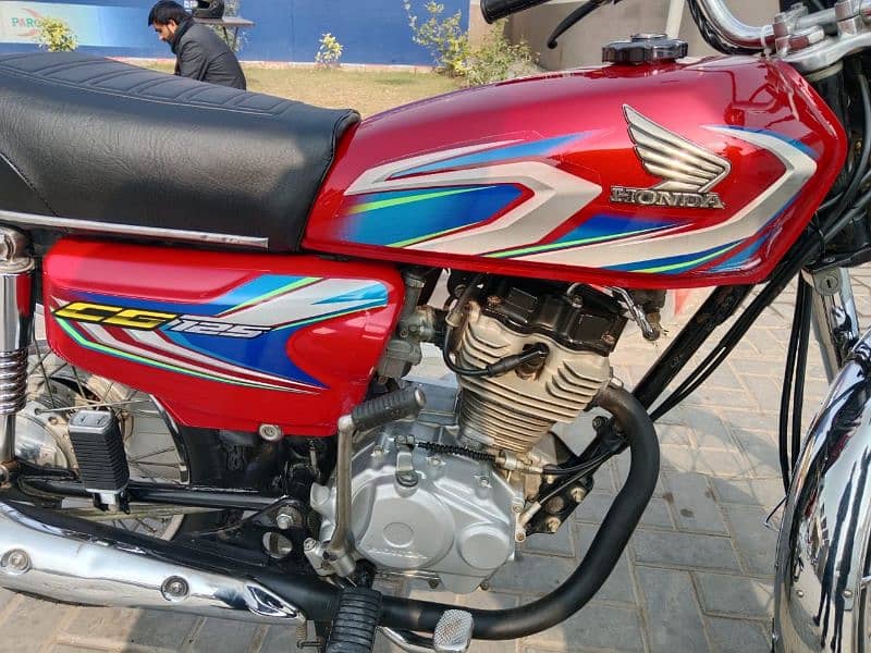 LOOK NEW HONDA 125 22 MODEL MINT CONDITION 4