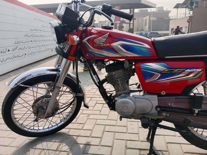 LOOK NEW HONDA 125 22 MODEL MINT CONDITION 5