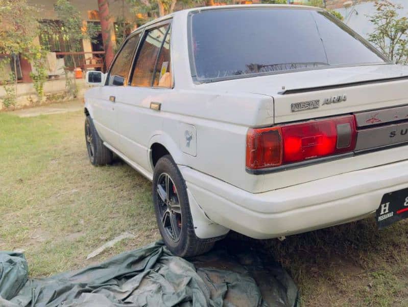 Nissan Sunny 1988 3