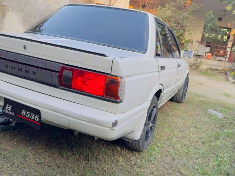 Nissan Sunny 1988 4