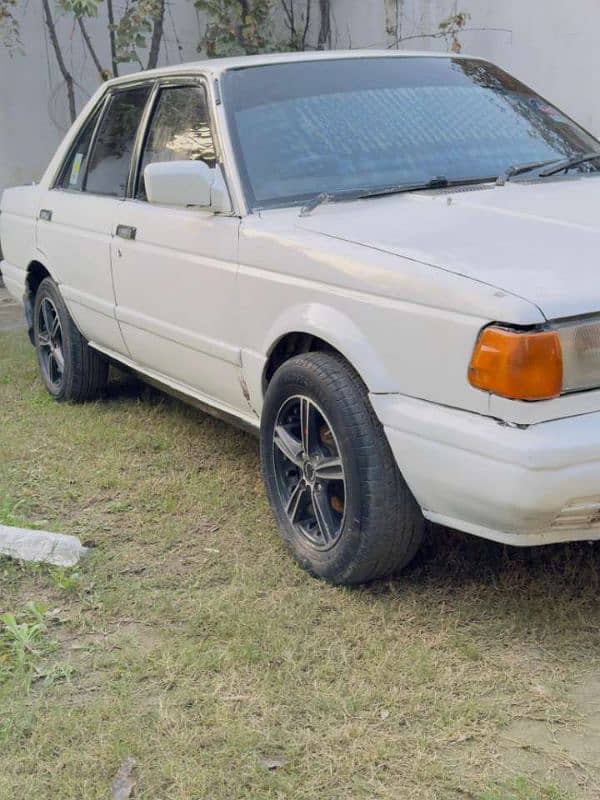 Nissan Sunny 1988 7