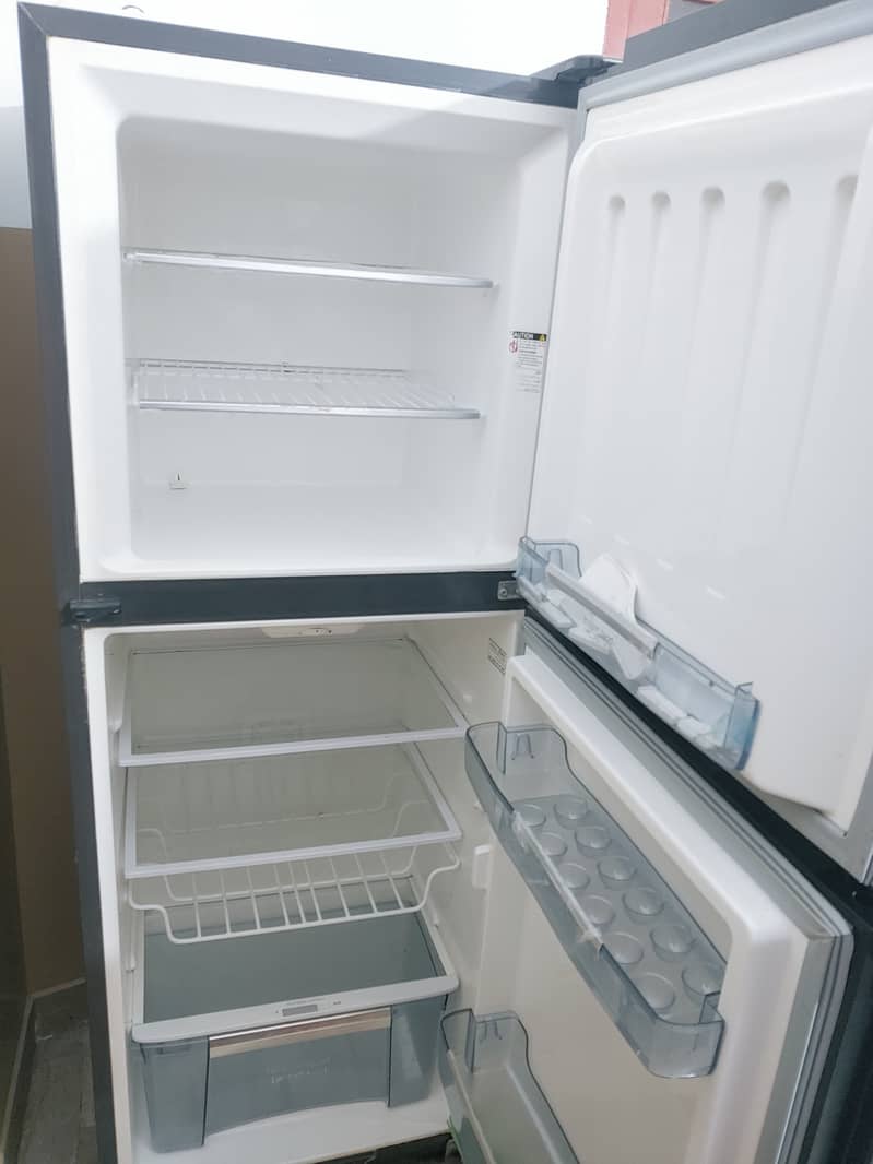 GREE 11 CUBIC FEET REFRIGERATOR IN WARRANTY 1