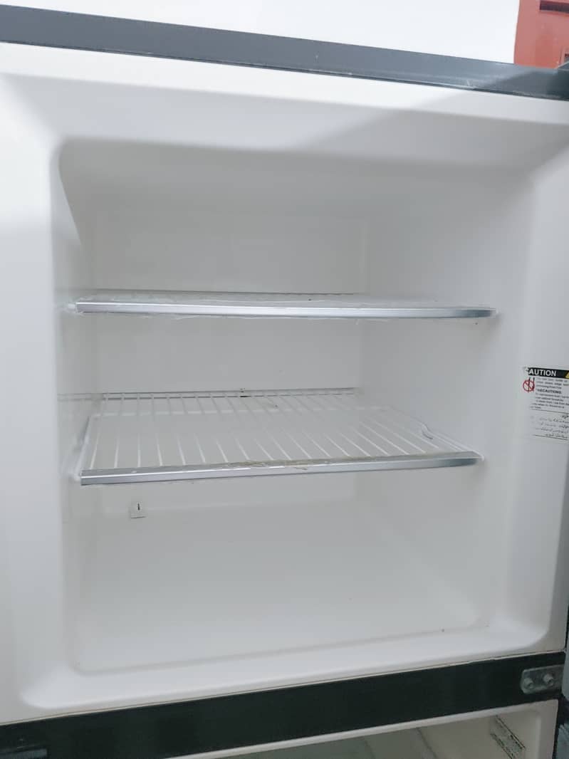 GREE 11 CUBIC FEET REFRIGERATOR IN WARRANTY 3