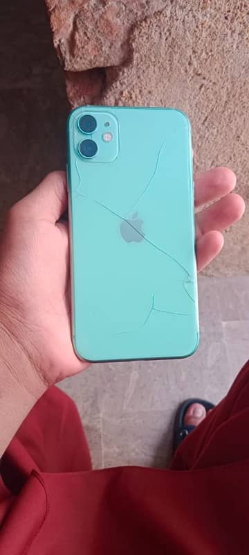 I phone 11 jv 64gb back crack baki all ok 0