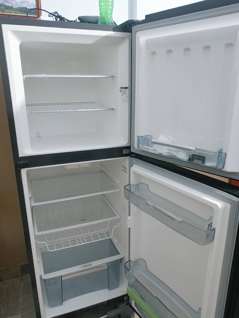 GREE 11 CUBIC FEET REFRIGERATOR IN WARRANTY 6