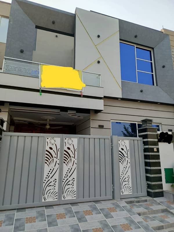 BRAND NEW 5 MARLA FULL HOUSE AVALIABLE FOR SALE SECTOR D BLOCK CC BB AA DD BAHRIA TOWN LAHORE 0