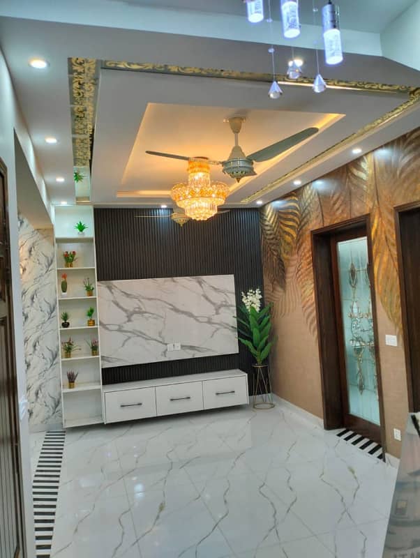 BRAND NEW 5 MARLA FULL HOUSE AVALIABLE FOR SALE SECTOR D BLOCK CC BB AA DD BAHRIA TOWN LAHORE 22