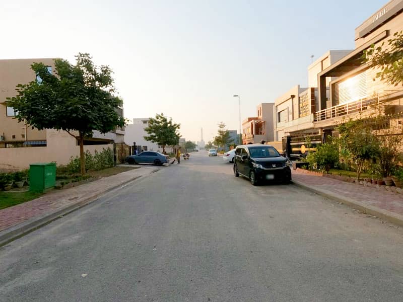 In Bahria Town - Tauheed Block House Sized 10 Marla For sale 2