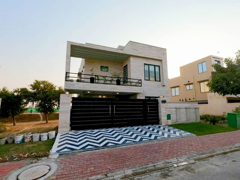 In Bahria Town - Tauheed Block House Sized 10 Marla For sale 5