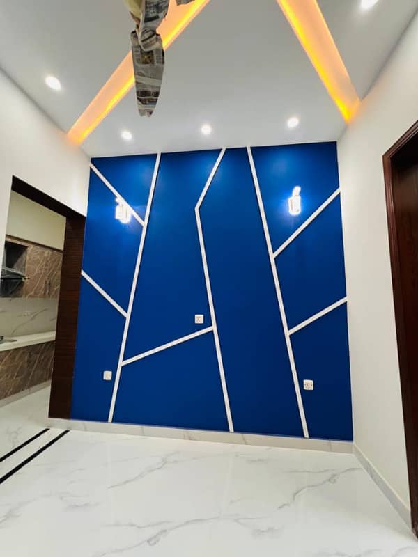 BRAND NEW 5 MARLA FULL HOUSE AVALIABLE FOR SALE SECTOR D BLOCK CC BB AA DD BAHRIA TOWN LAHORE 13