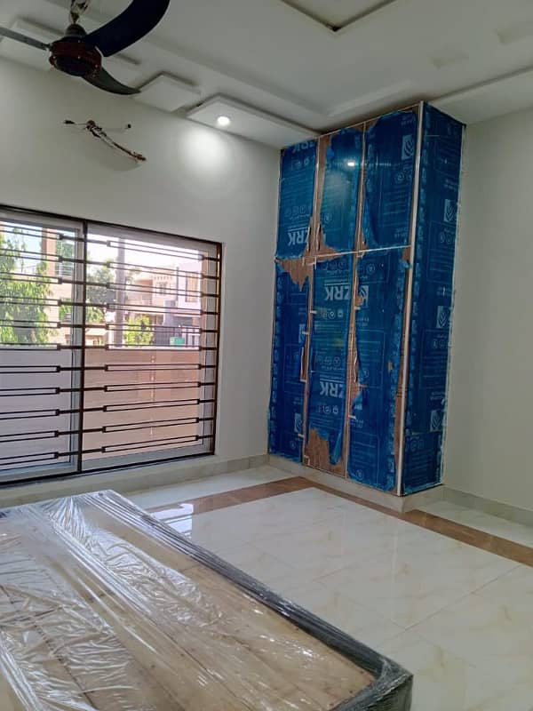 BRAND NEW 10 MARLA FURNISHED HOUSE AVALIABLE FOR RENT SECTOR D BLOCK CHAMBILI GHULMOHER BAHRIA TOWN LAHORE 20