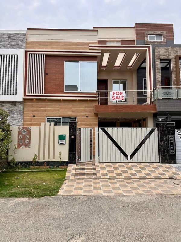 BRAND NEW 5 MARLA FULL HOUSE AVALIABLE FOR SALE SECTOR D BLOCK CC BB AA DD BAHRIA TOWN LAHORE 0