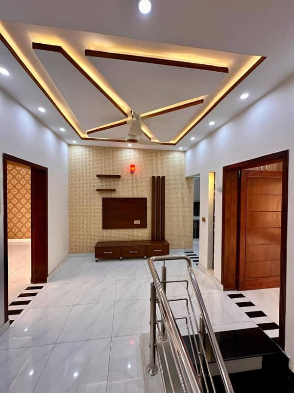 BRAND NEW 5 MARLA FULL HOUSE AVALIABLE FOR SALE SECTOR D BLOCK CC BB AA DD BAHRIA TOWN LAHORE 14