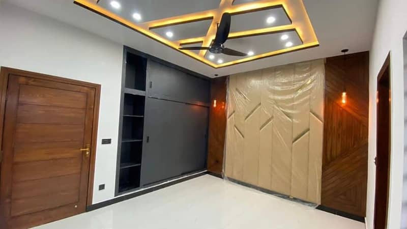 BRAND NEW 10 MARLA FULL HOUSE AVALIABLE FOR SECTOR E BLOCK JINNAH RAFI BAHRIA TOWN LAHORE 17